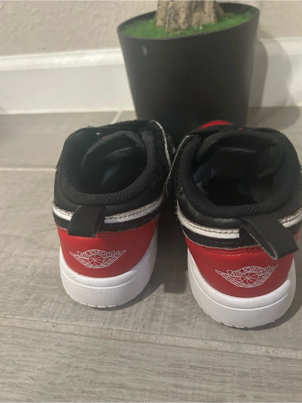 Nike Kids' Low-Top Sneakers in Black and Red